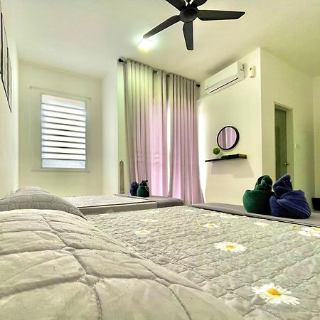 Hanan Homestay Klebang Ipoh With A View Of Mount Korbu, For Musl!M Only!! Ngoại thất bức ảnh