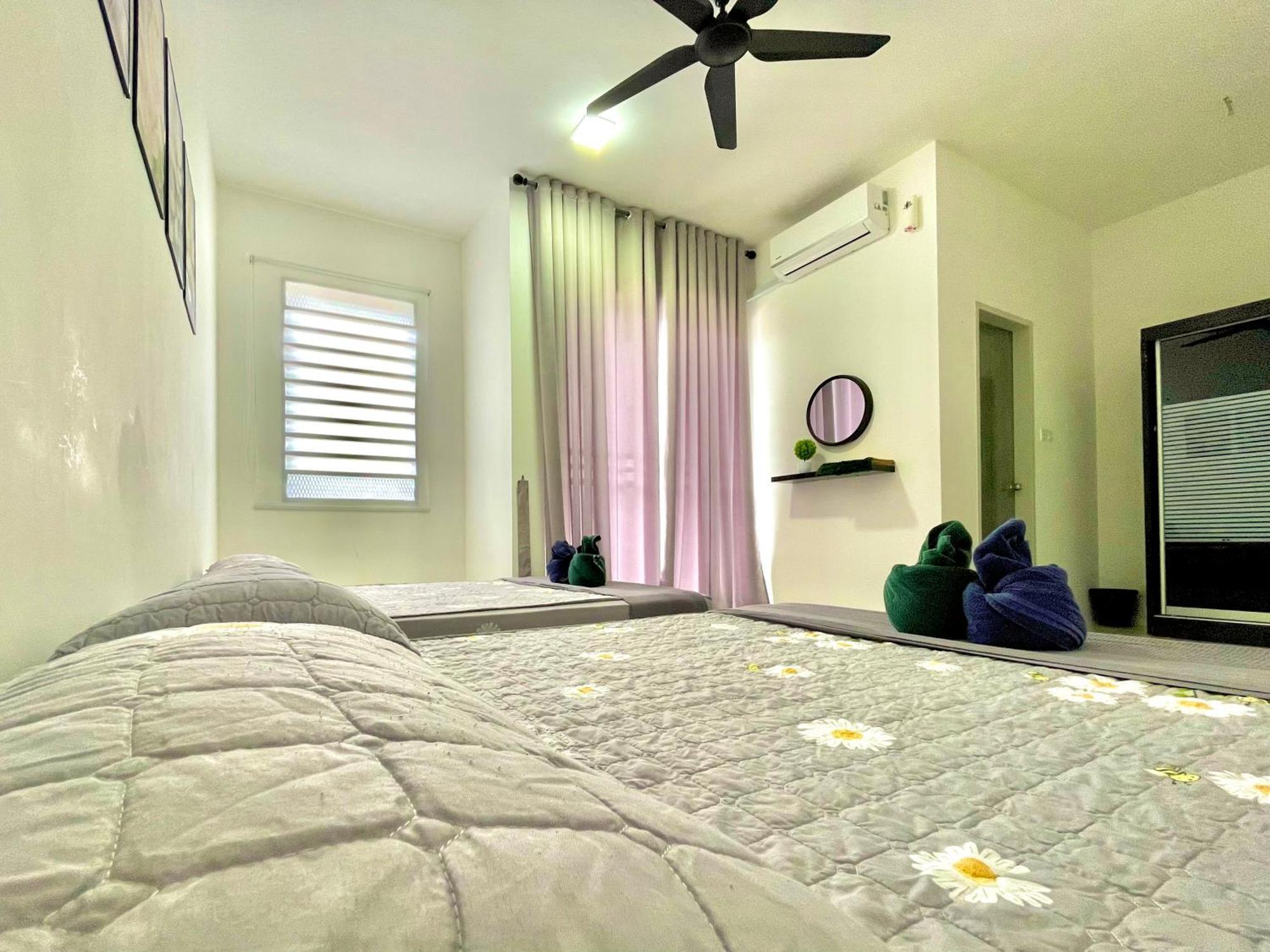 Hanan Homestay Klebang Ipoh With A View Of Mount Korbu, For Musl!M Only!! Ngoại thất bức ảnh